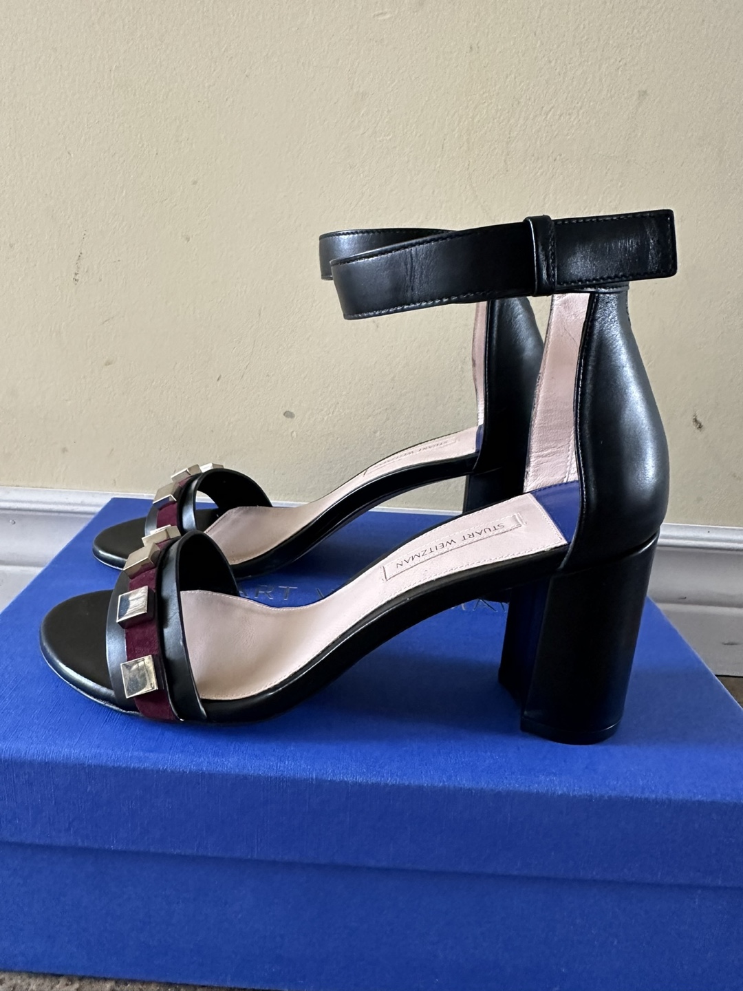 Stuart Weitzman Black Leather Studded Sandals Sz 7 $565 - photo 2
