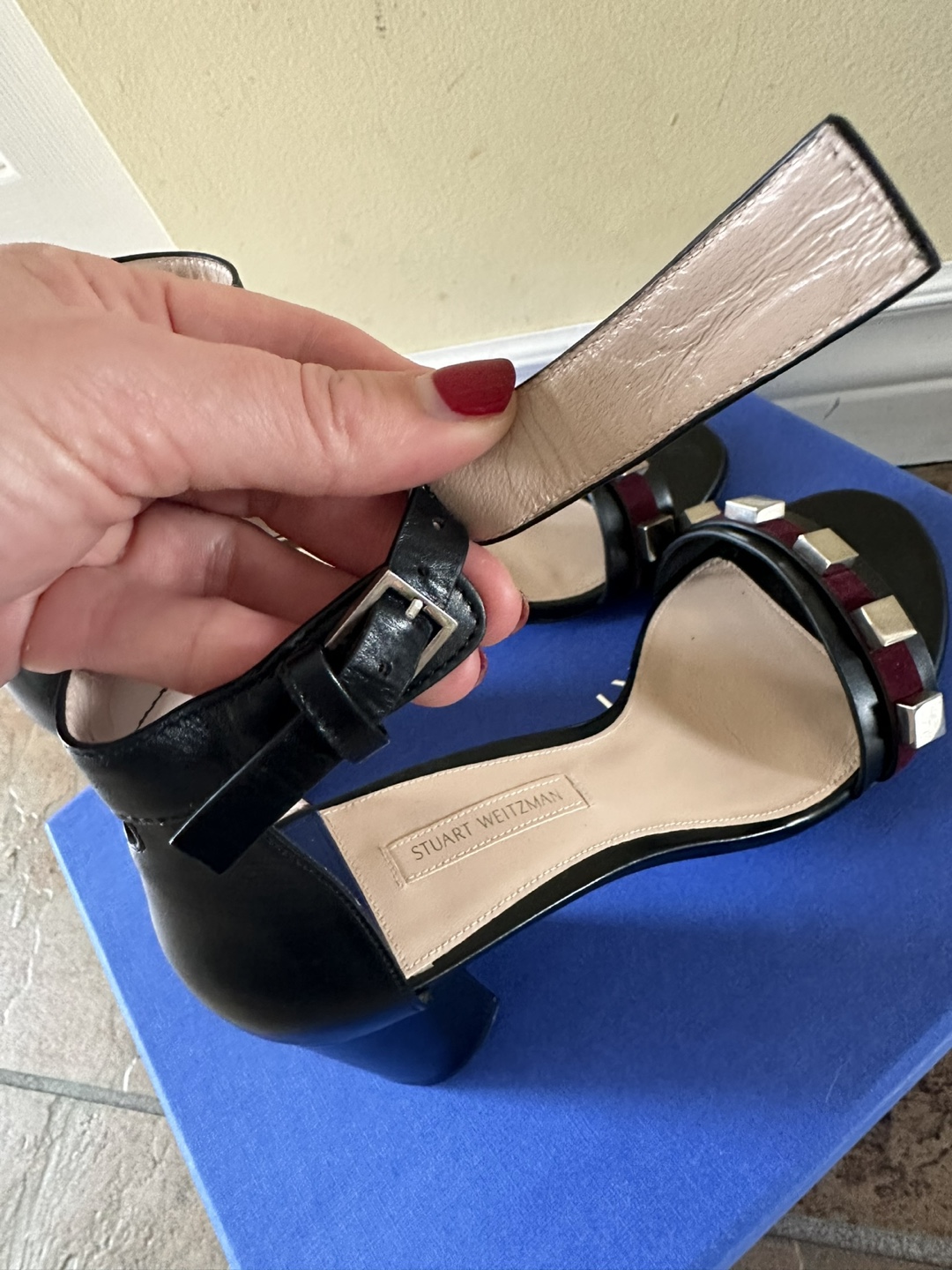 Stuart Weitzman Black Leather Studded Sandals Sz 7 $565 - photo 5
