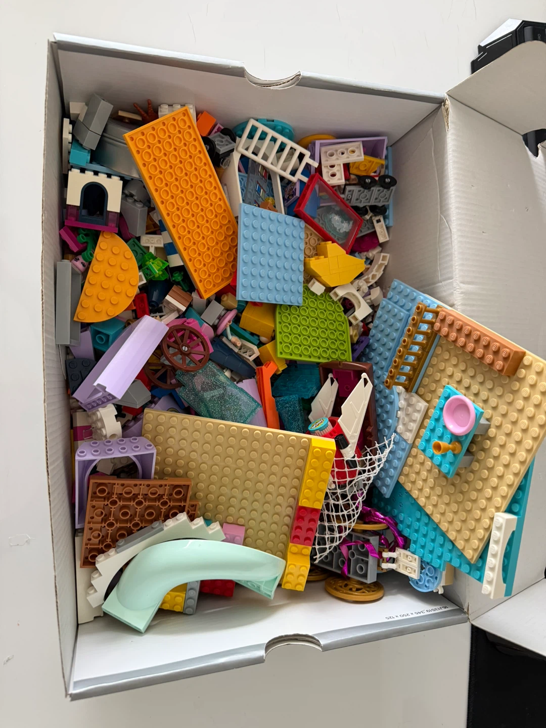 Mixed Lot of LEGO Friends Building Blocks - photo 3