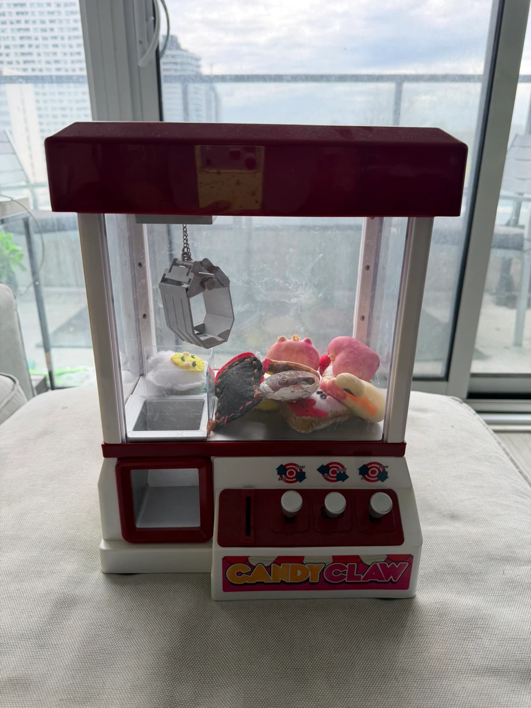 Candy Claw Arcade Toy Machine with Plush Prizes