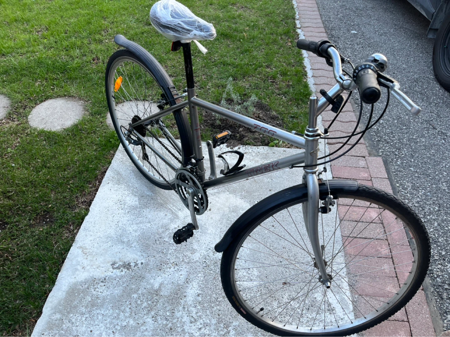 Trek 700 Hybrid Bike - photo 2