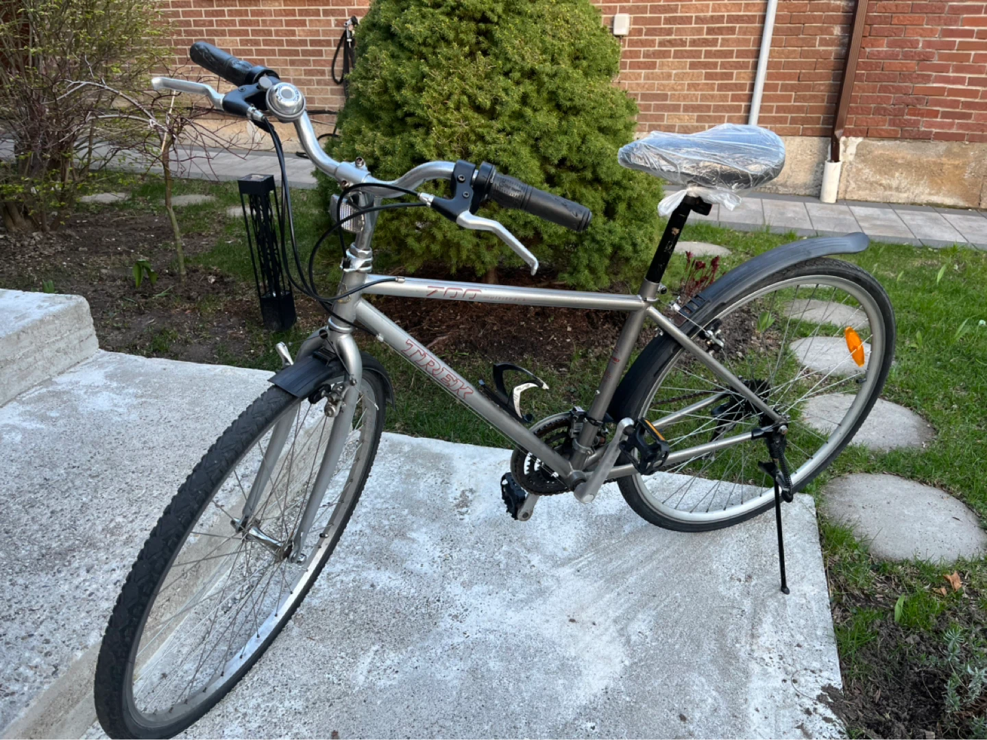 Trek 700 Hybrid Bike