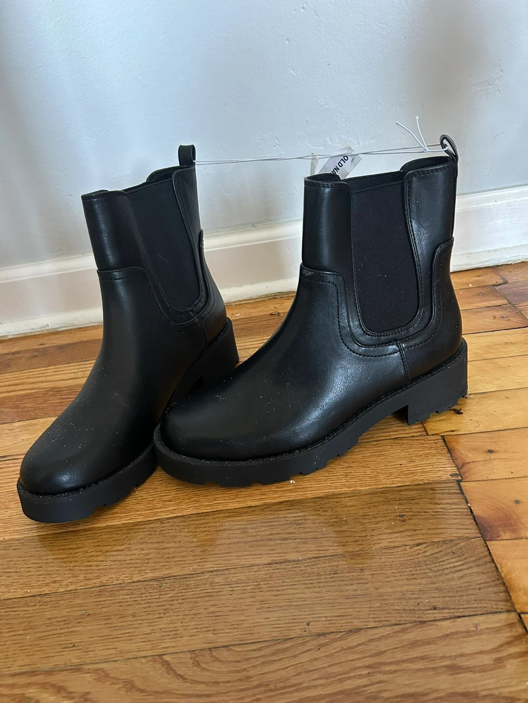 Old Navy Black Chelsea Boots - Size 8