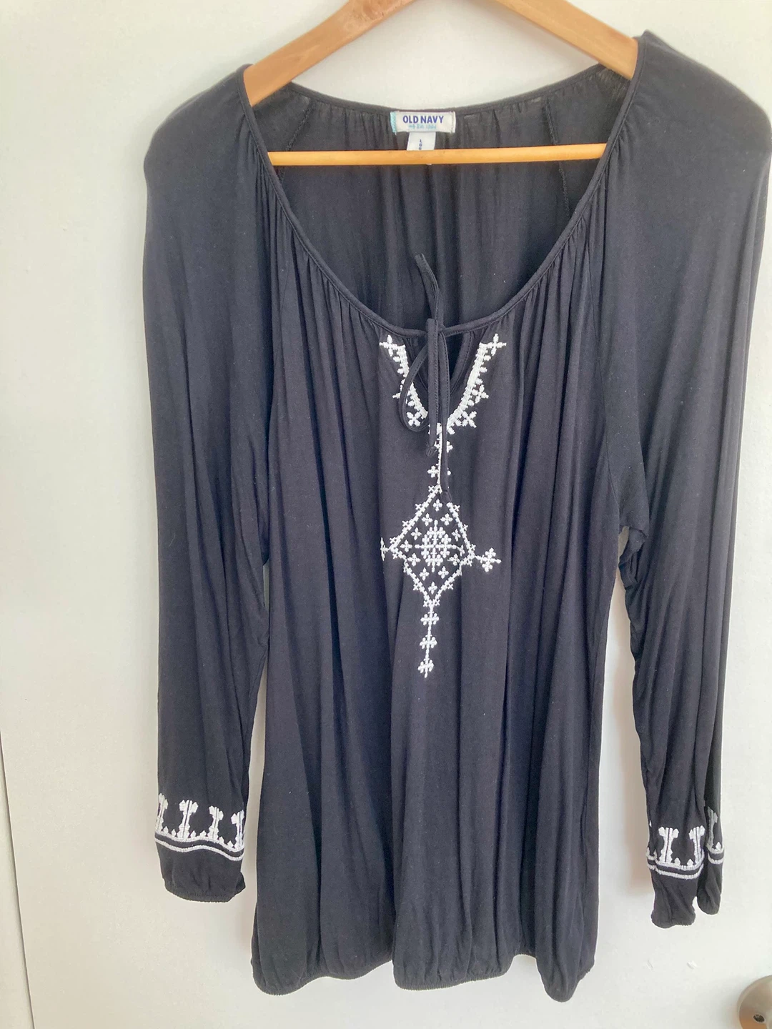 Old Navy Embroidered Top - photo 3