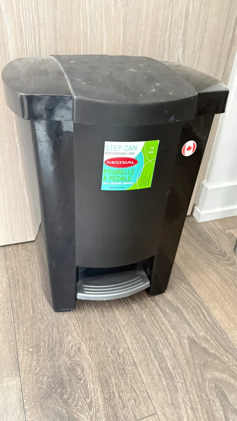 Mistral Step Can with Removable Liner - 19L Black Trash Can