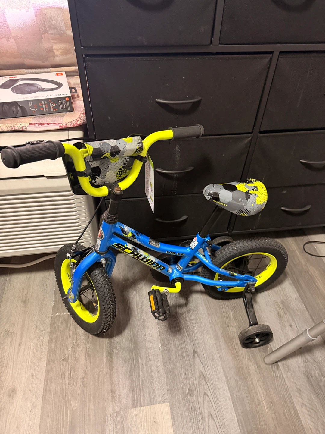 Schwinn 12" Kids Bike with Training Wheels - photo 4