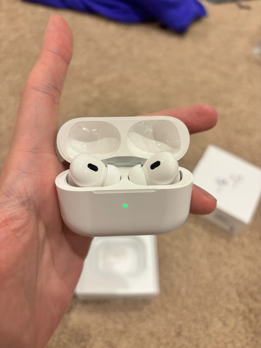 Apple AirPods Pro (2nd generation) with Charging Case - photo 3