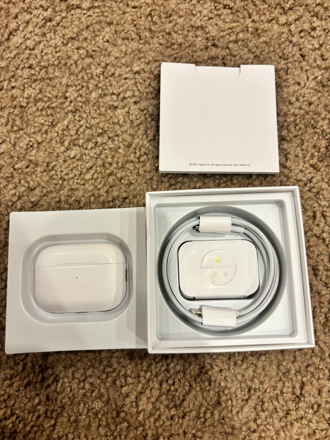 Apple AirPods Pro (2nd generation) with Charging Case - photo 5