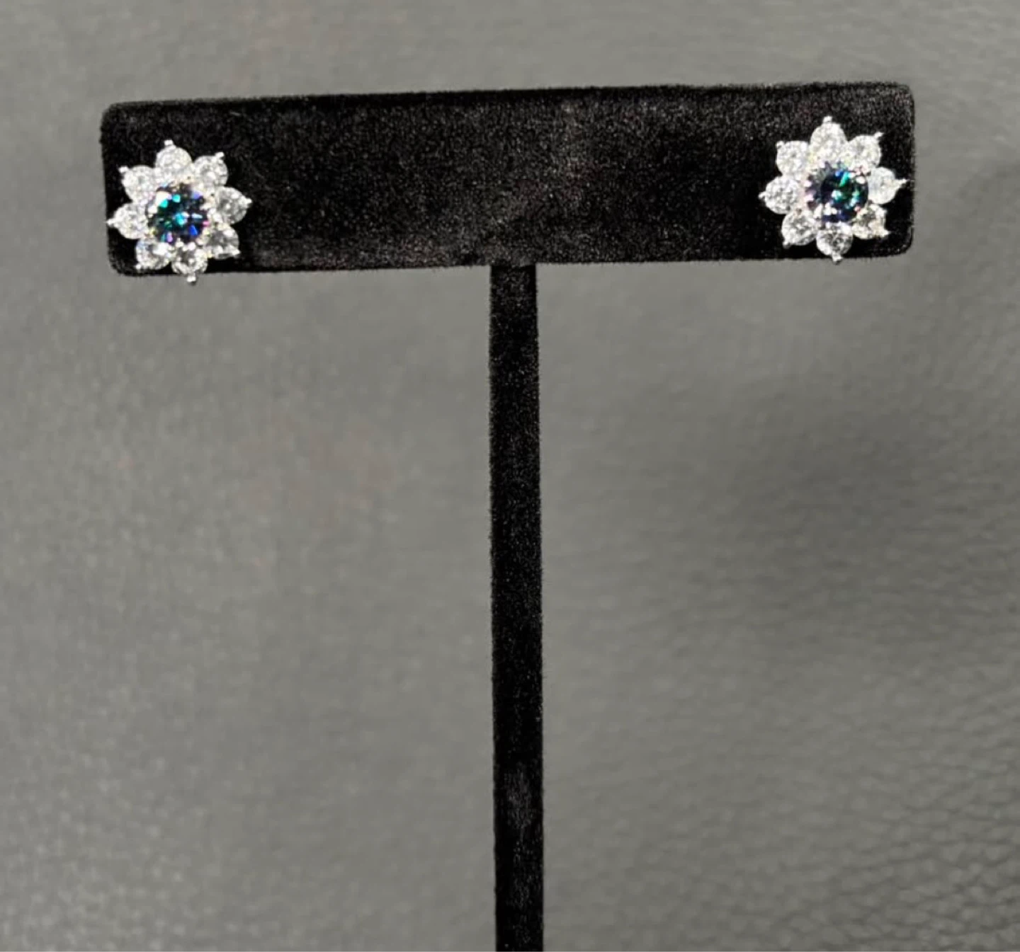 Moissanite Diamond Flower Stud Earrings 1.00ct – S925 Silver - photo 3