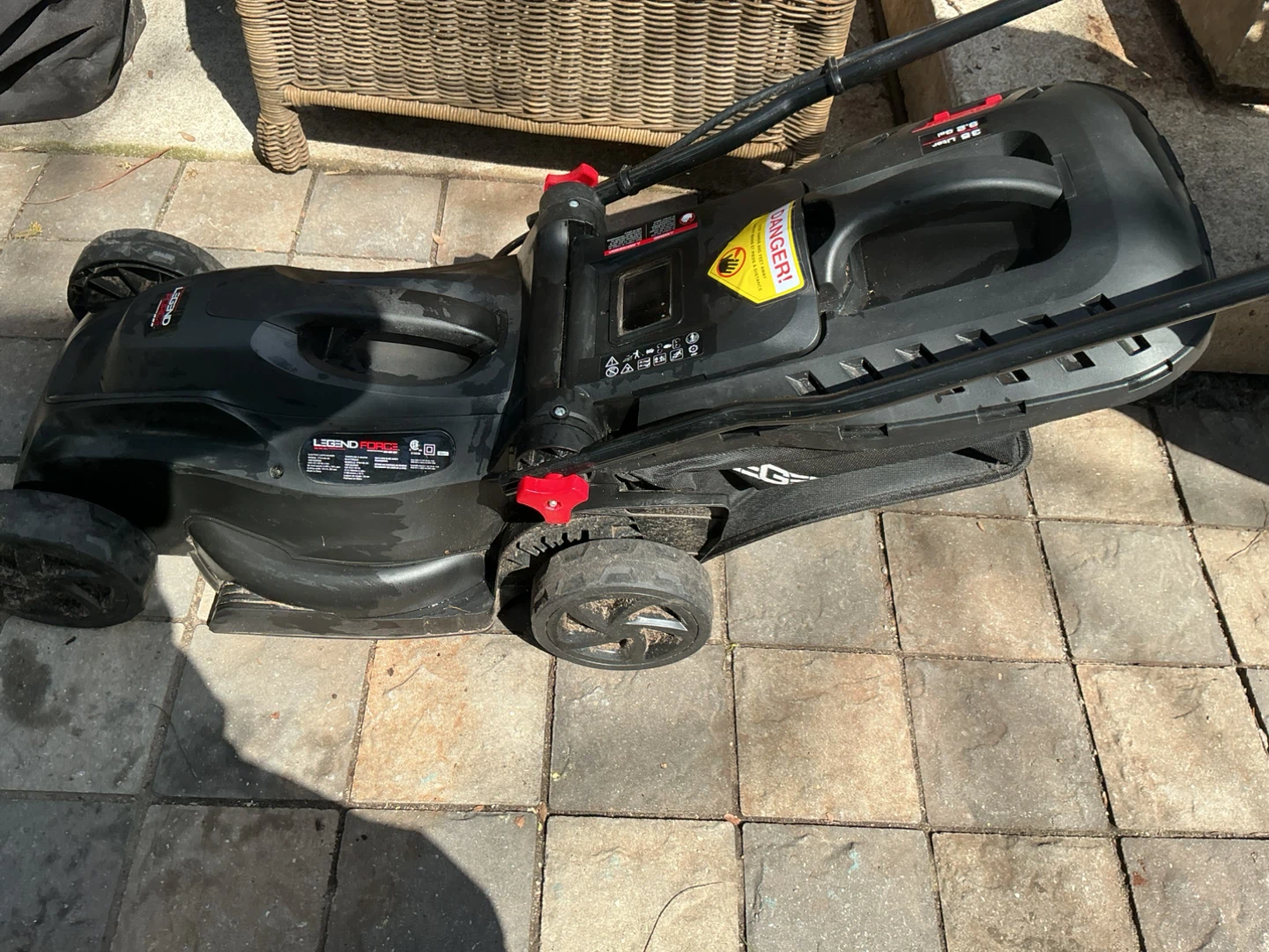 Legend 12.4 Inch Electric Lawnmower - photo 4
