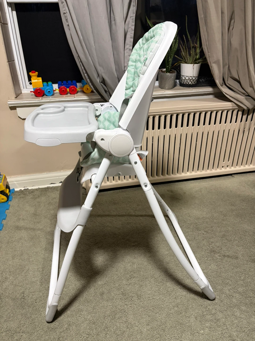 Baby/Toddler High Eating Chair - photo 3