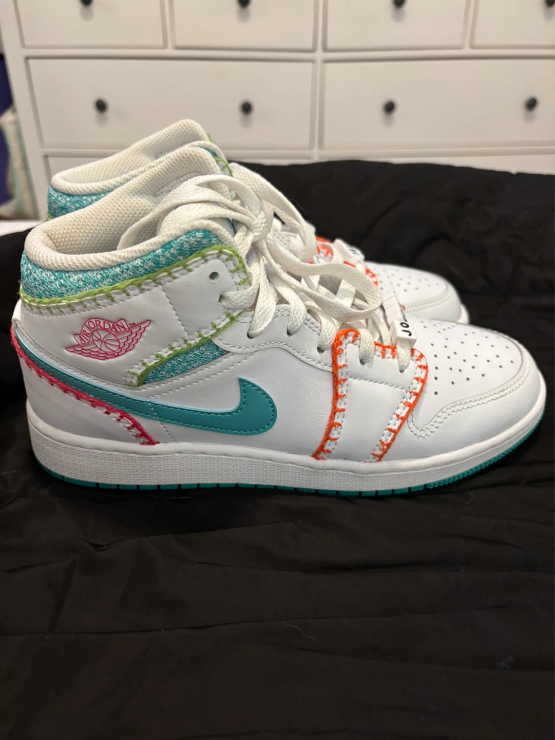 Air Jordan 1 Mid SE Sneakers