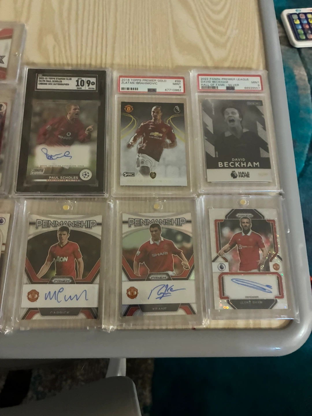Collection of Autographed Manchester United Football Cards - photo 2