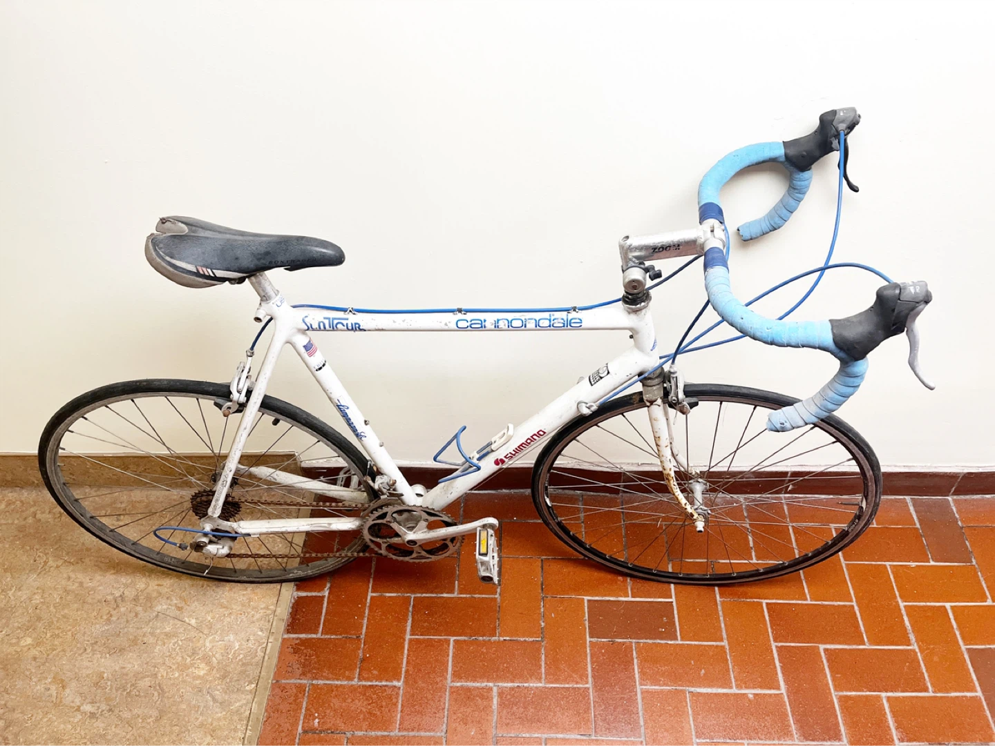 Cannondale Road Bike with Shimano Components - photo 3