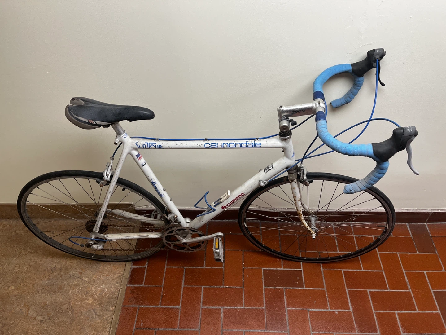 Cannondale Road Bike with Shimano Components - photo 2