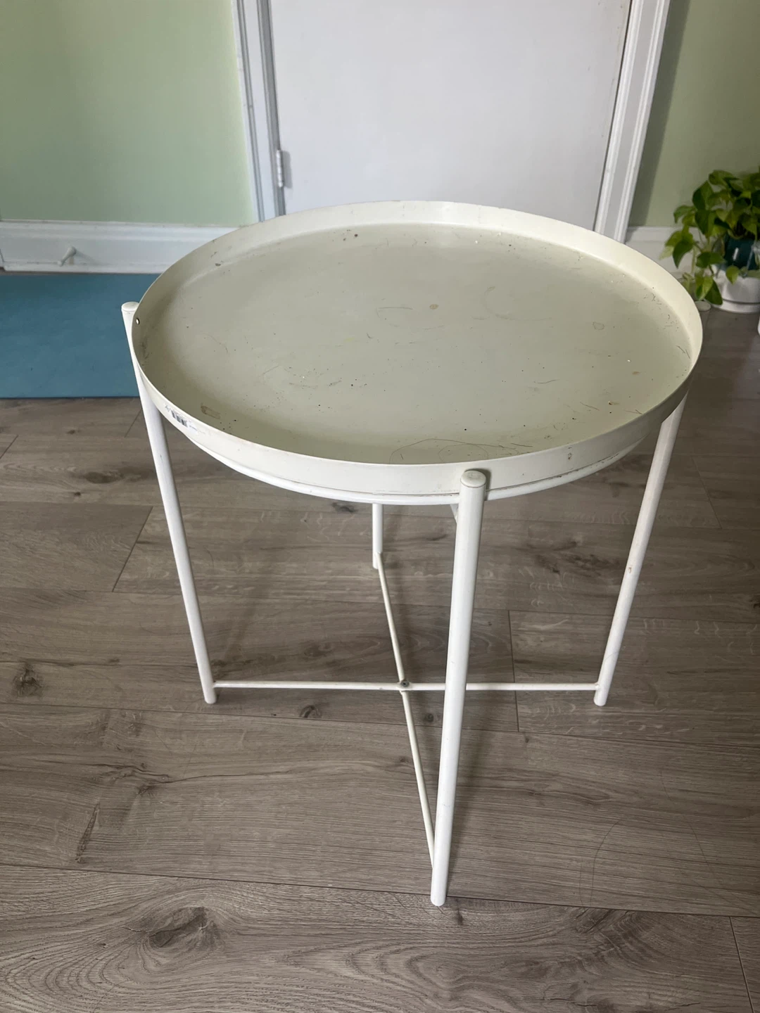 White Round Tray Table - photo 5