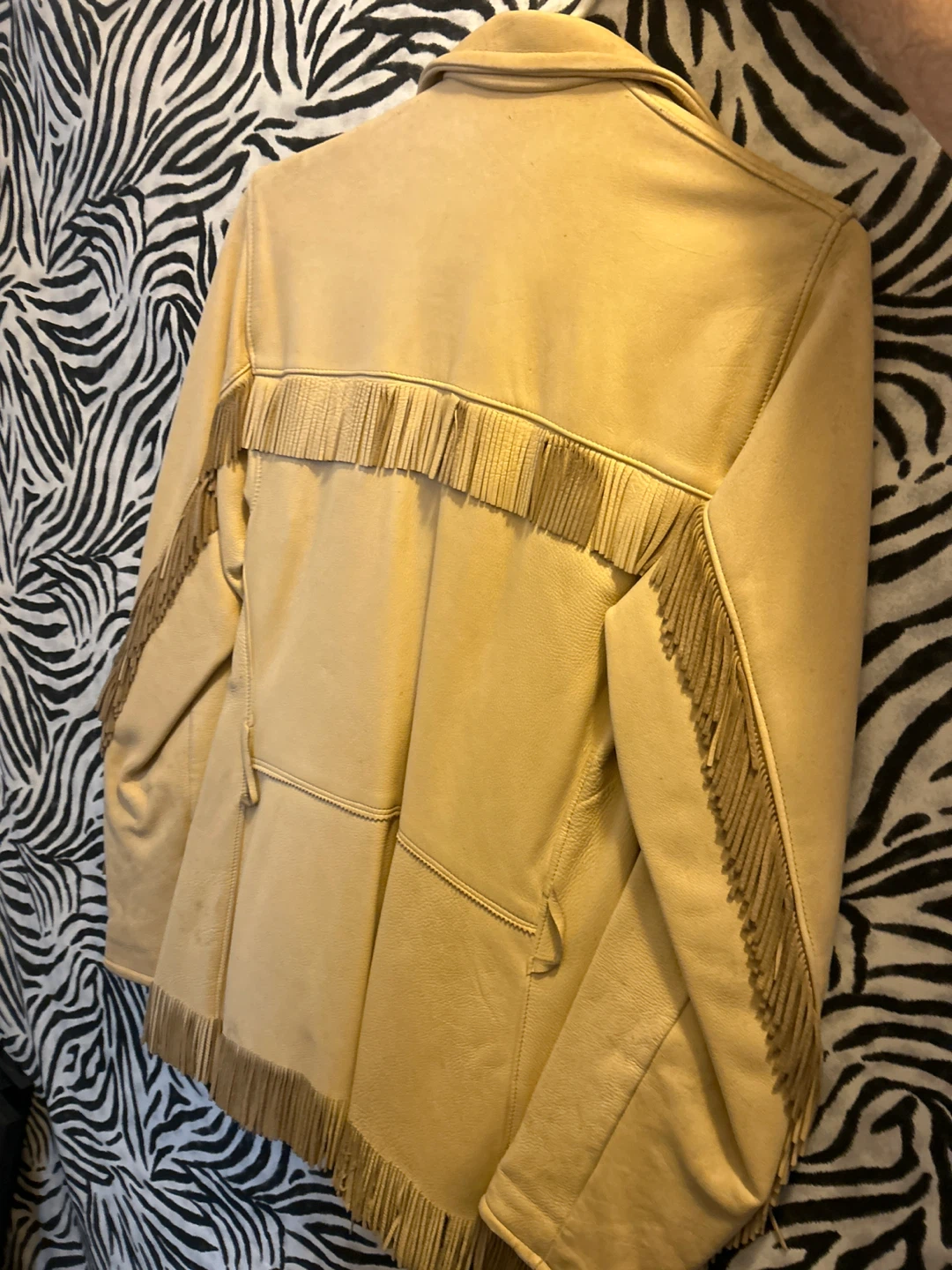 Woman’s Deerskin Leather Fringe Jacket - Size 32 - photo 3