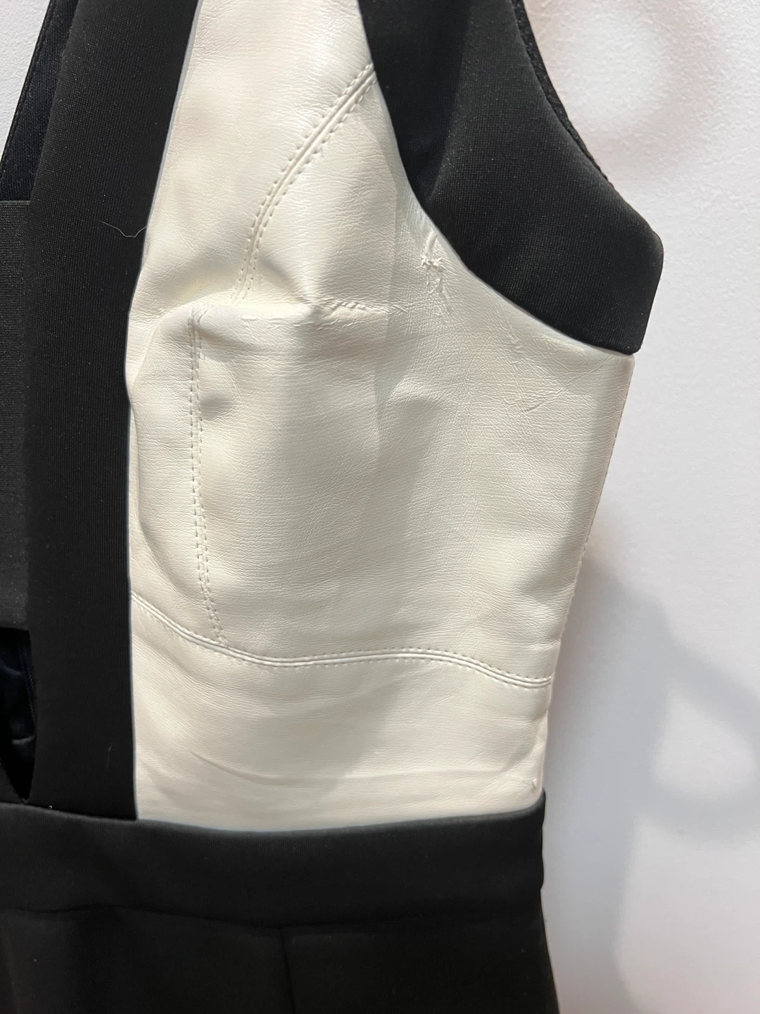 Black and white V-neck dress - size 8 - photo 4