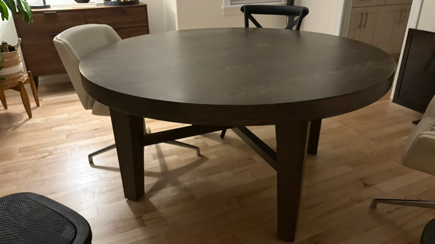 Round Dining Table - photo 5