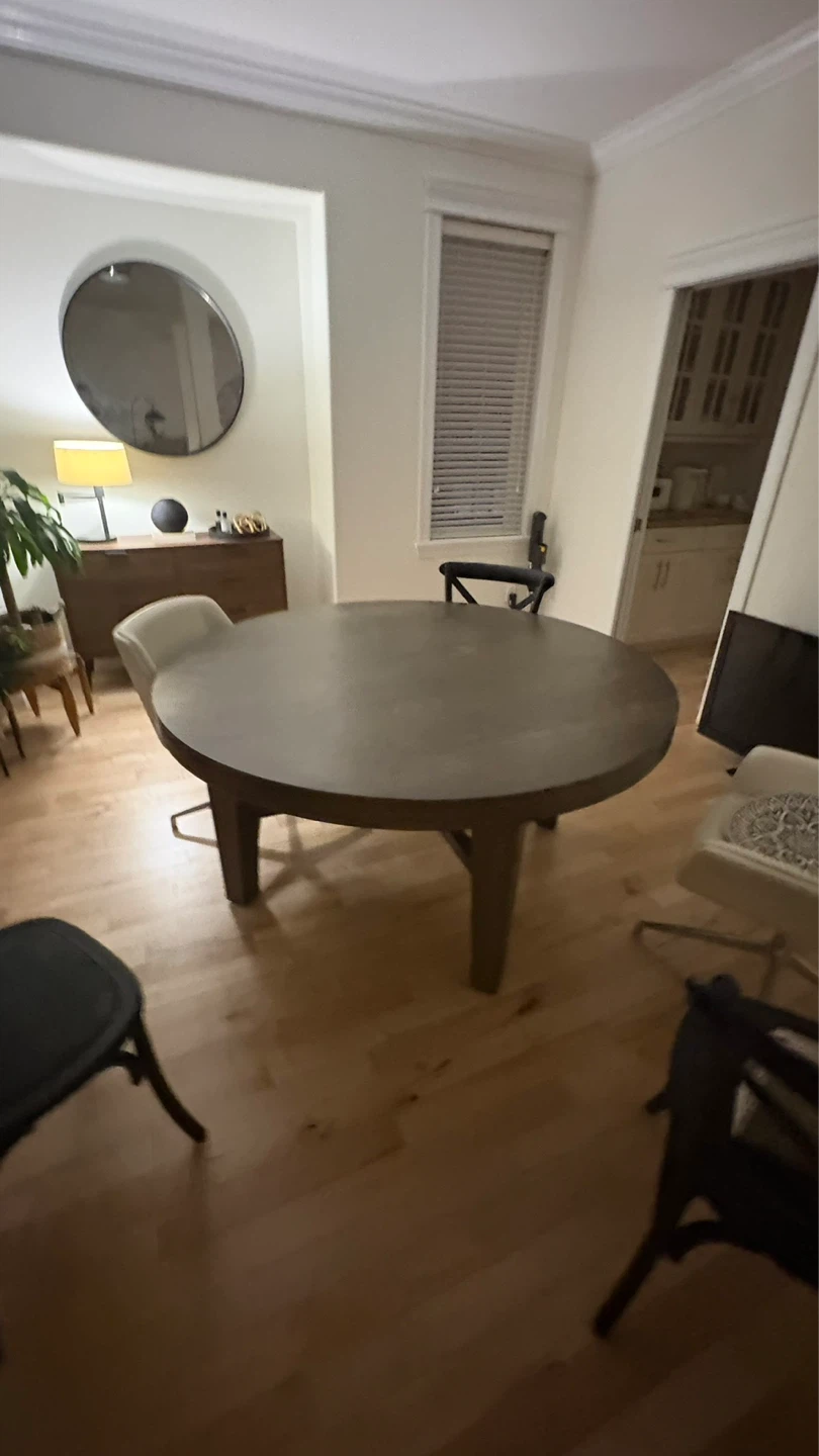 Round Dining Table - photo 4
