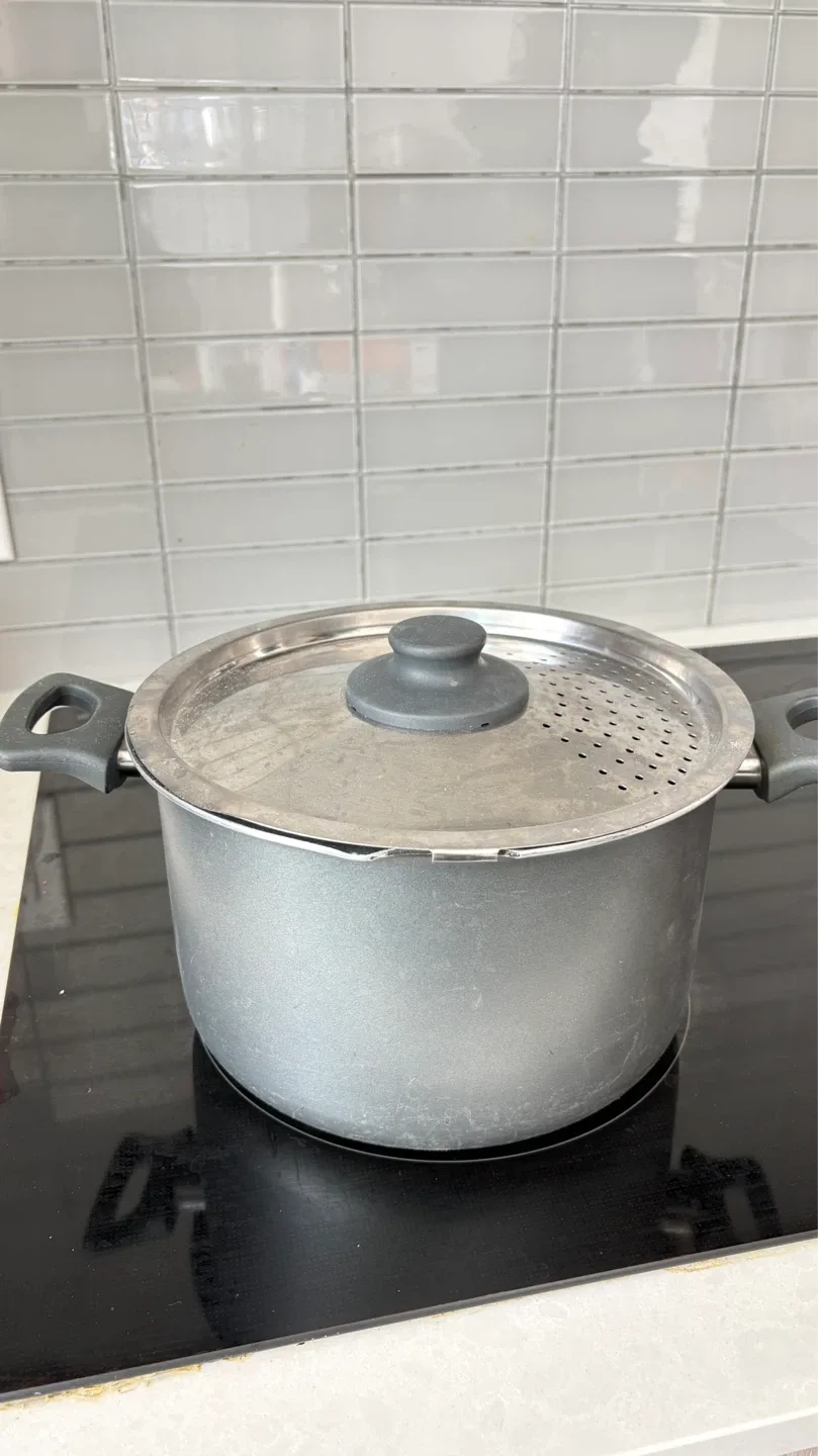 Large Nonstick Cooking Pot with Strainer Lid - photo 4