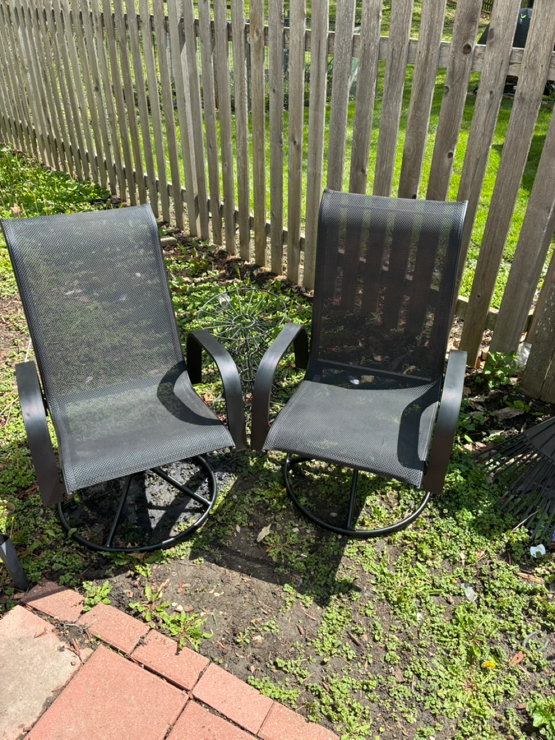 Black metal outdoor 360 swivel patio chairs