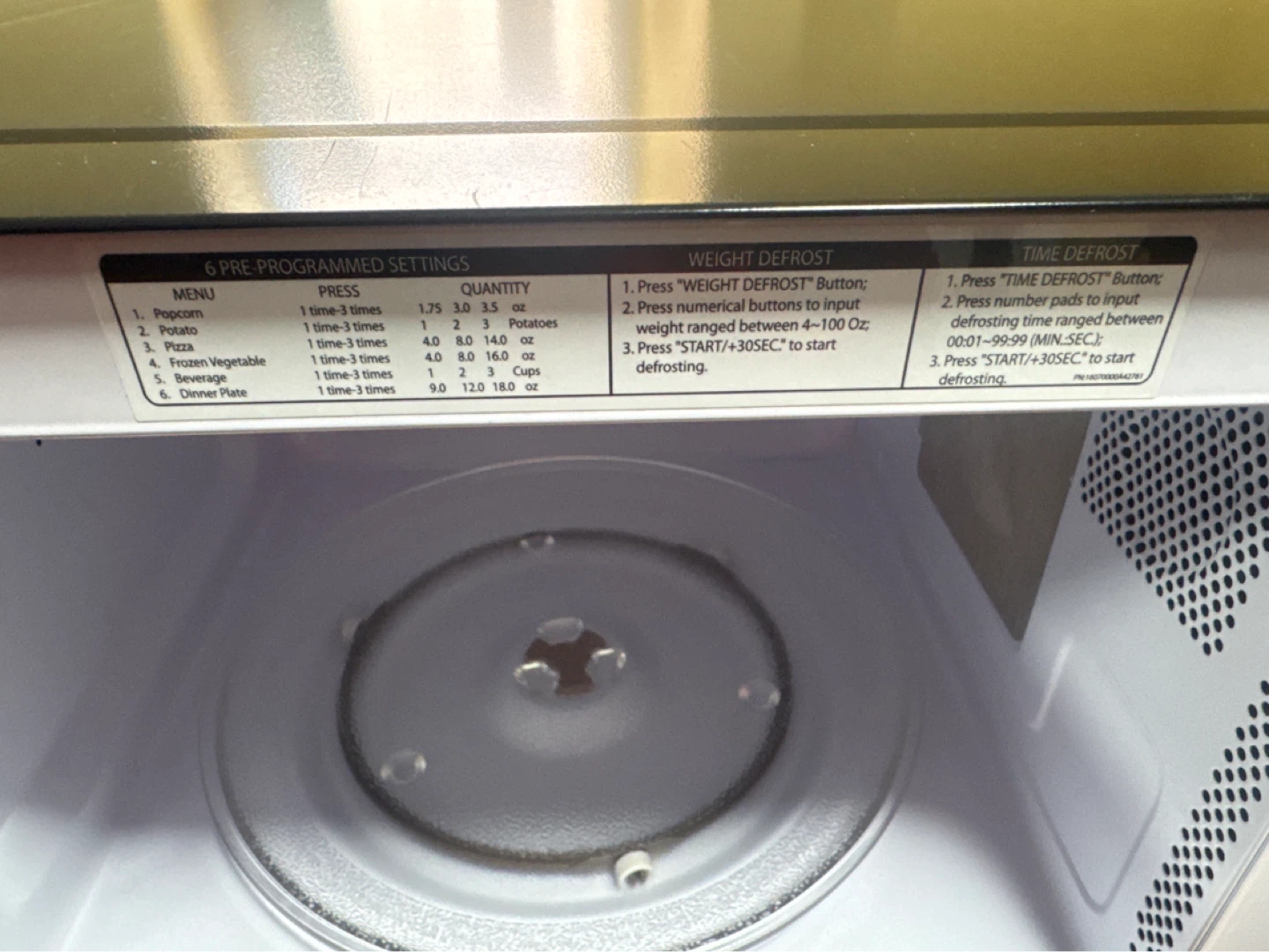 BLACK+DECKER Microwave Oven EM925AAK-P - photo 4