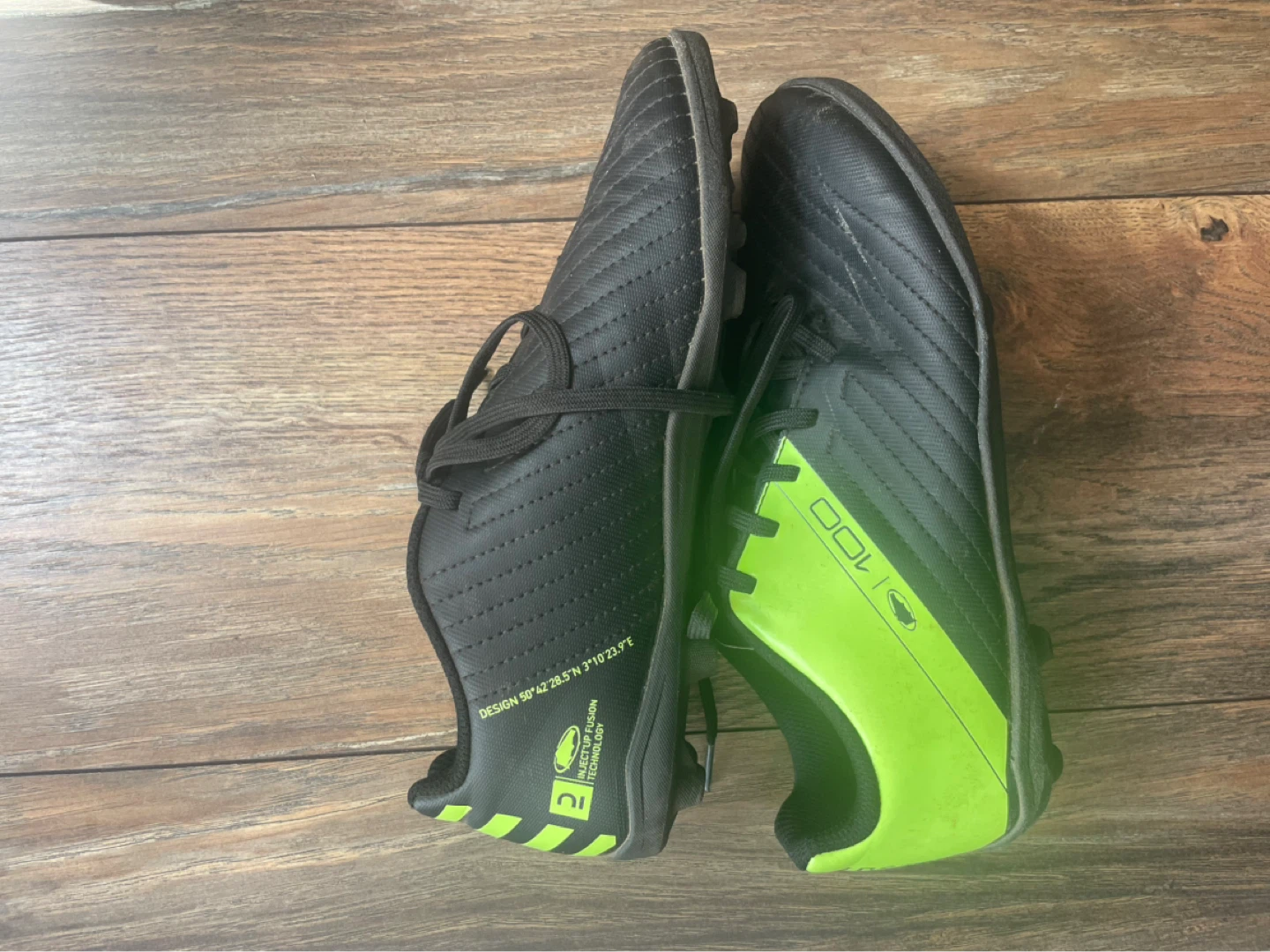 Decathlon Soccer Cleats - size 5 - photo 3