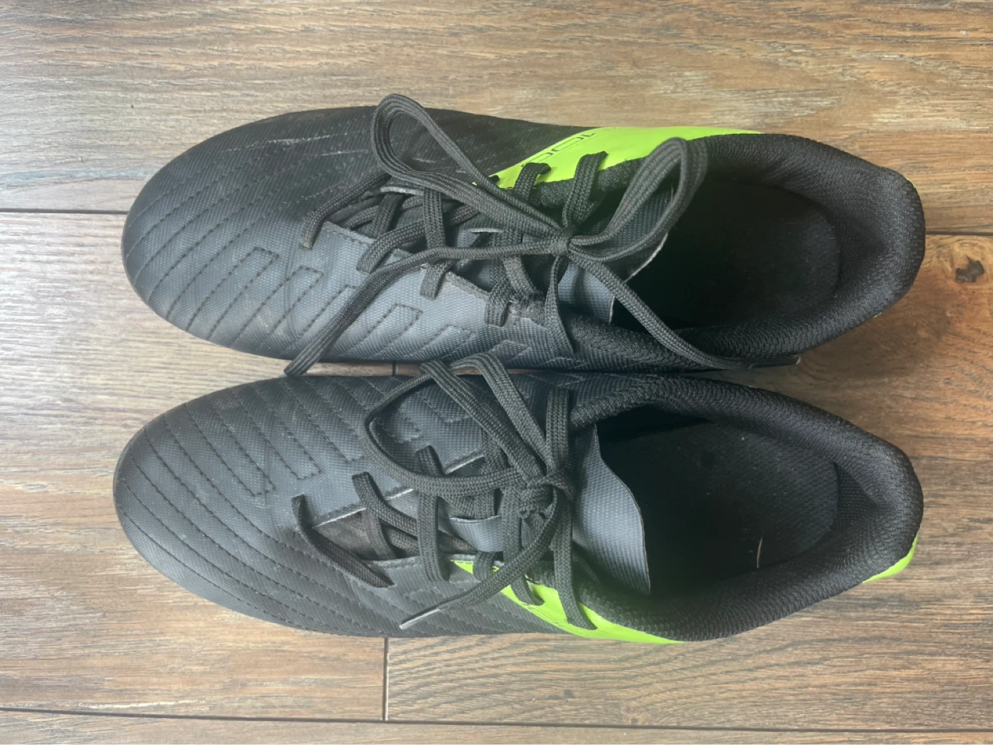 Decathlon Soccer Cleats - size 5 - photo 2