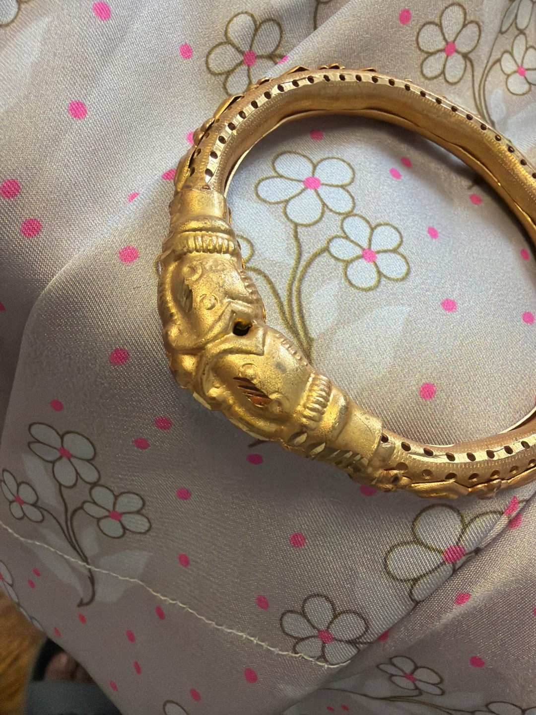 Antique Gold Bangle with Intricate Design - photo 3