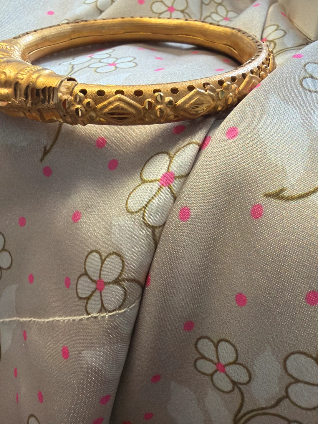 Antique Gold Bangle with Intricate Design - photo 4
