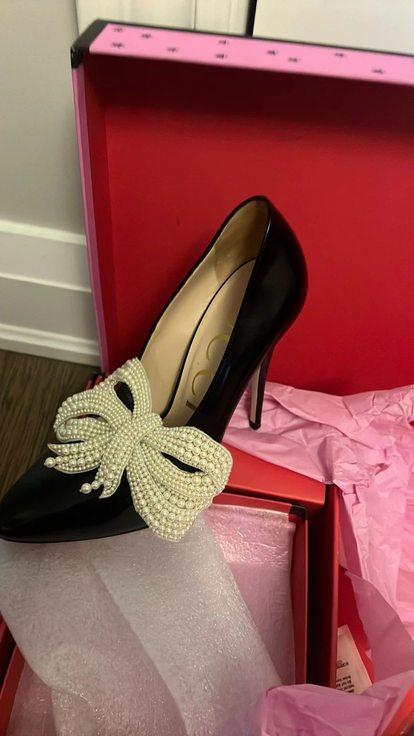 Gucci Black Patent Leather Pearl Bow Heels