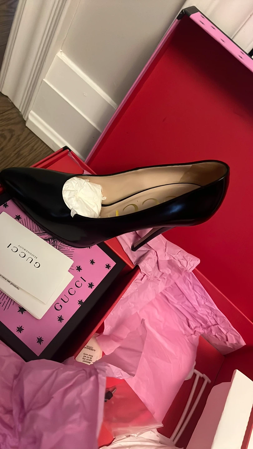 Gucci Black Patent Leather Pearl Bow Heels - photo 4