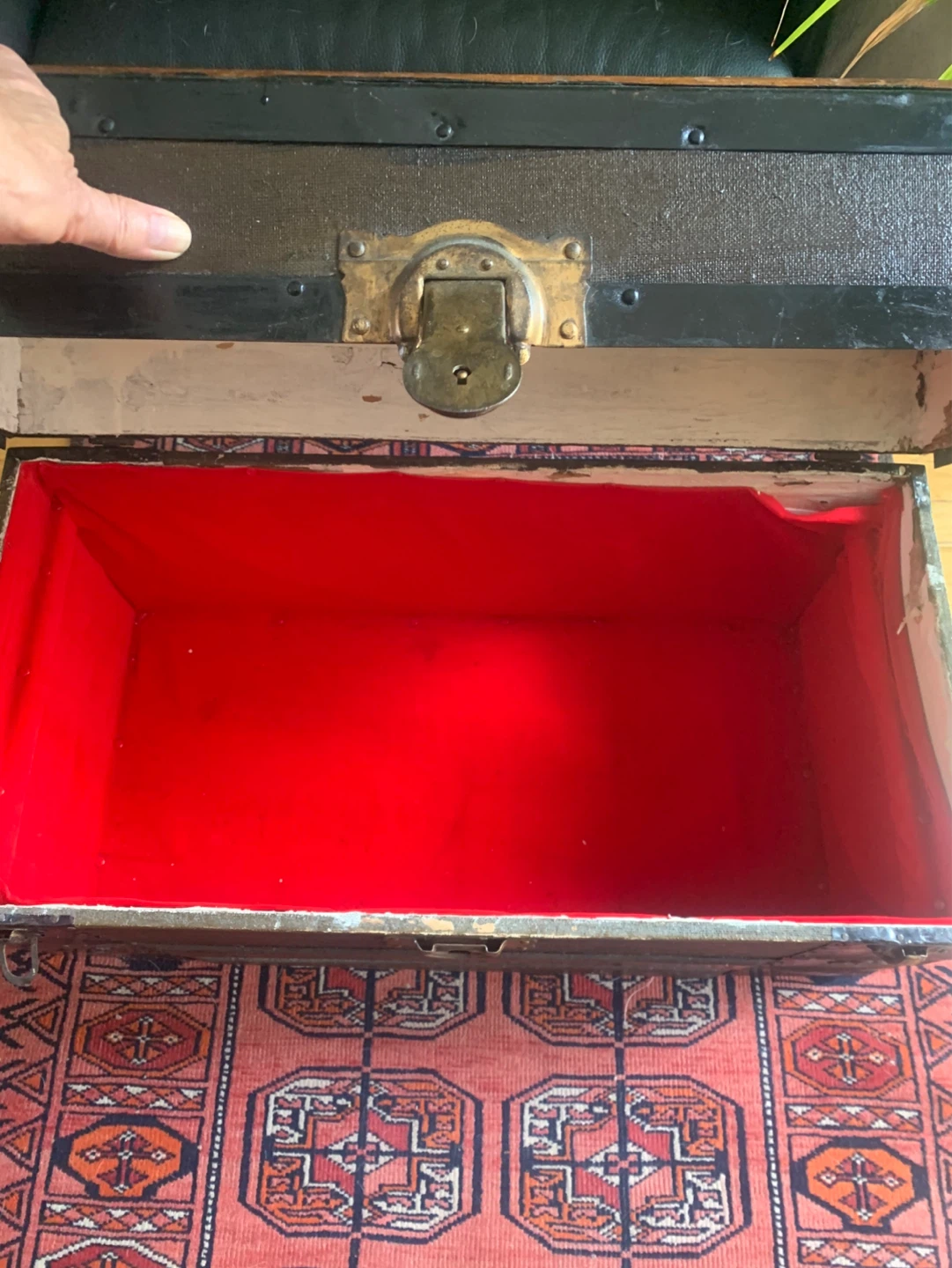 Vintage Steamer Trunk - photo 3