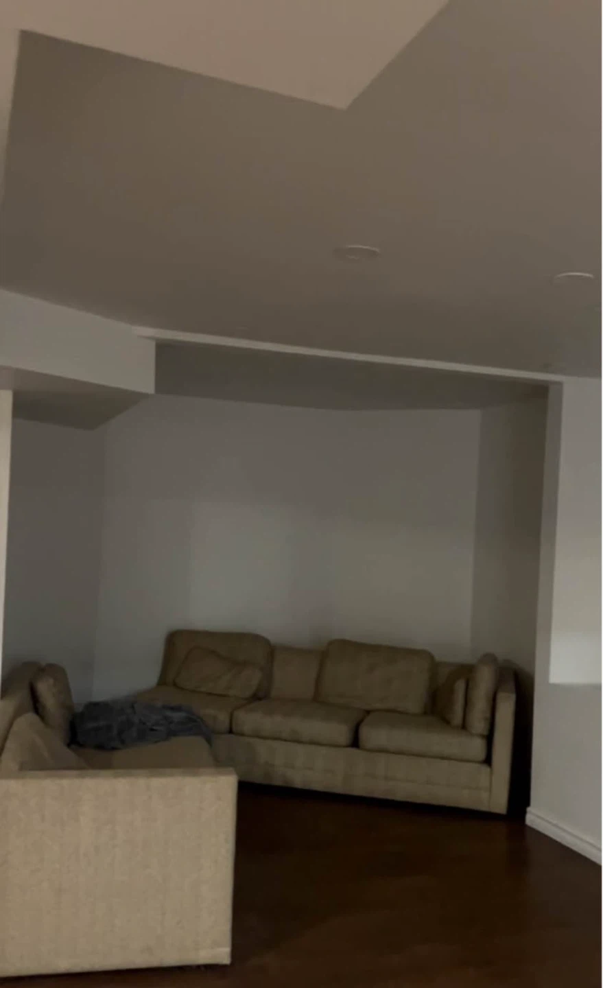 🌱 2 x 3 seater L shaped sofas - photo 2