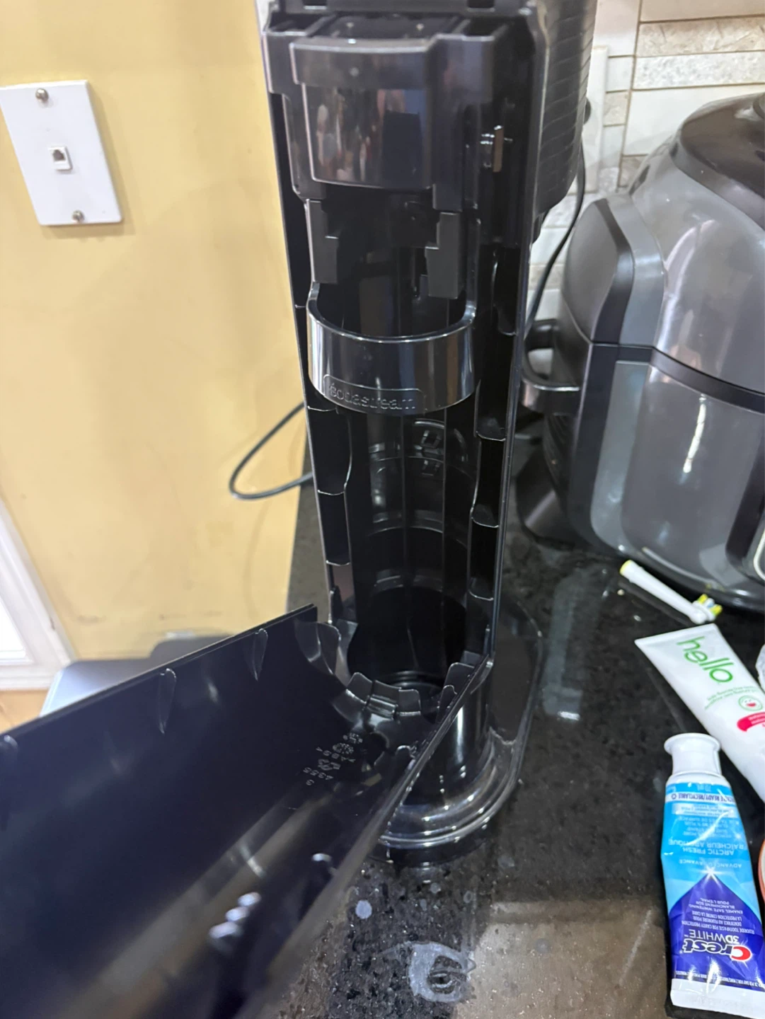 SodaStream Black Sparkling Water Maker - photo 3