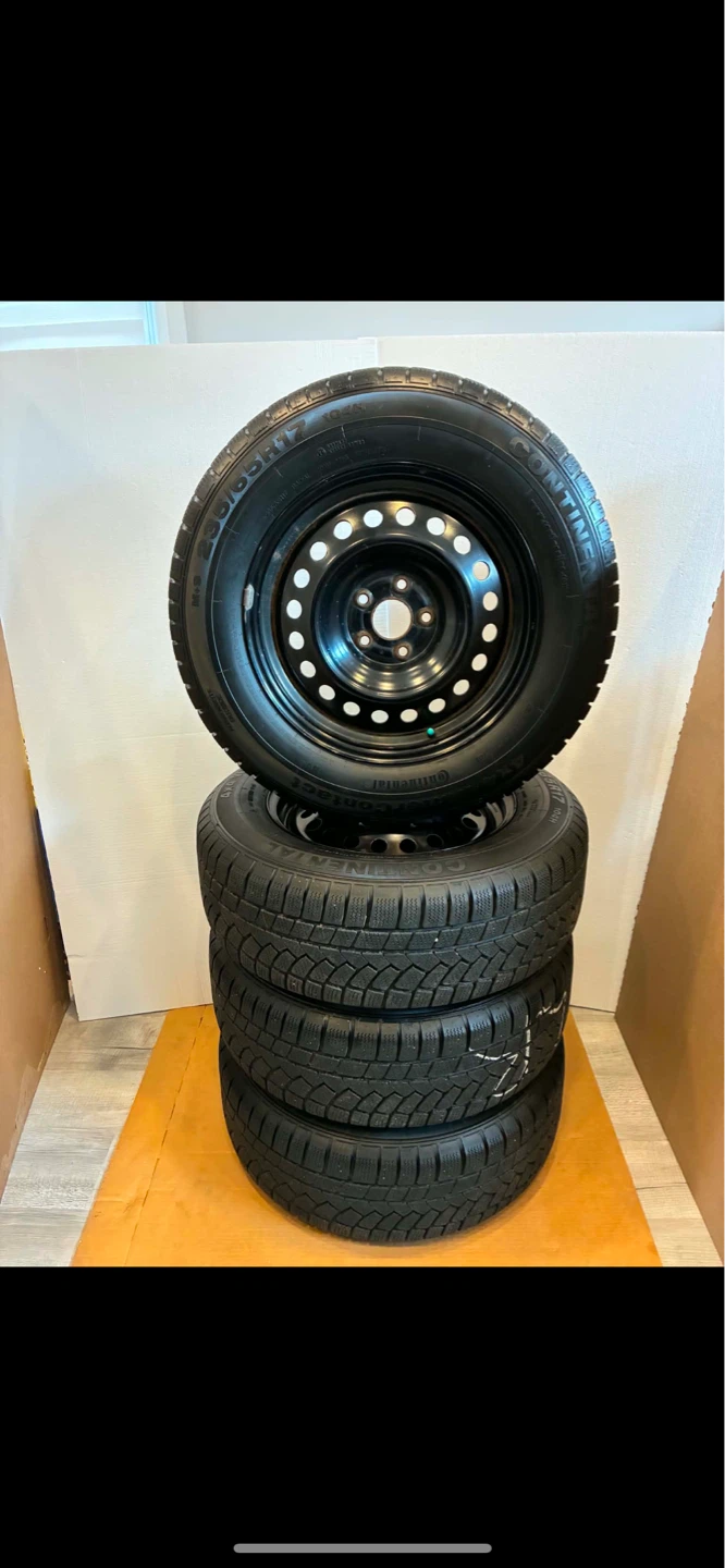 Set of 4 Continental Winter Tires on Rims - photo 2