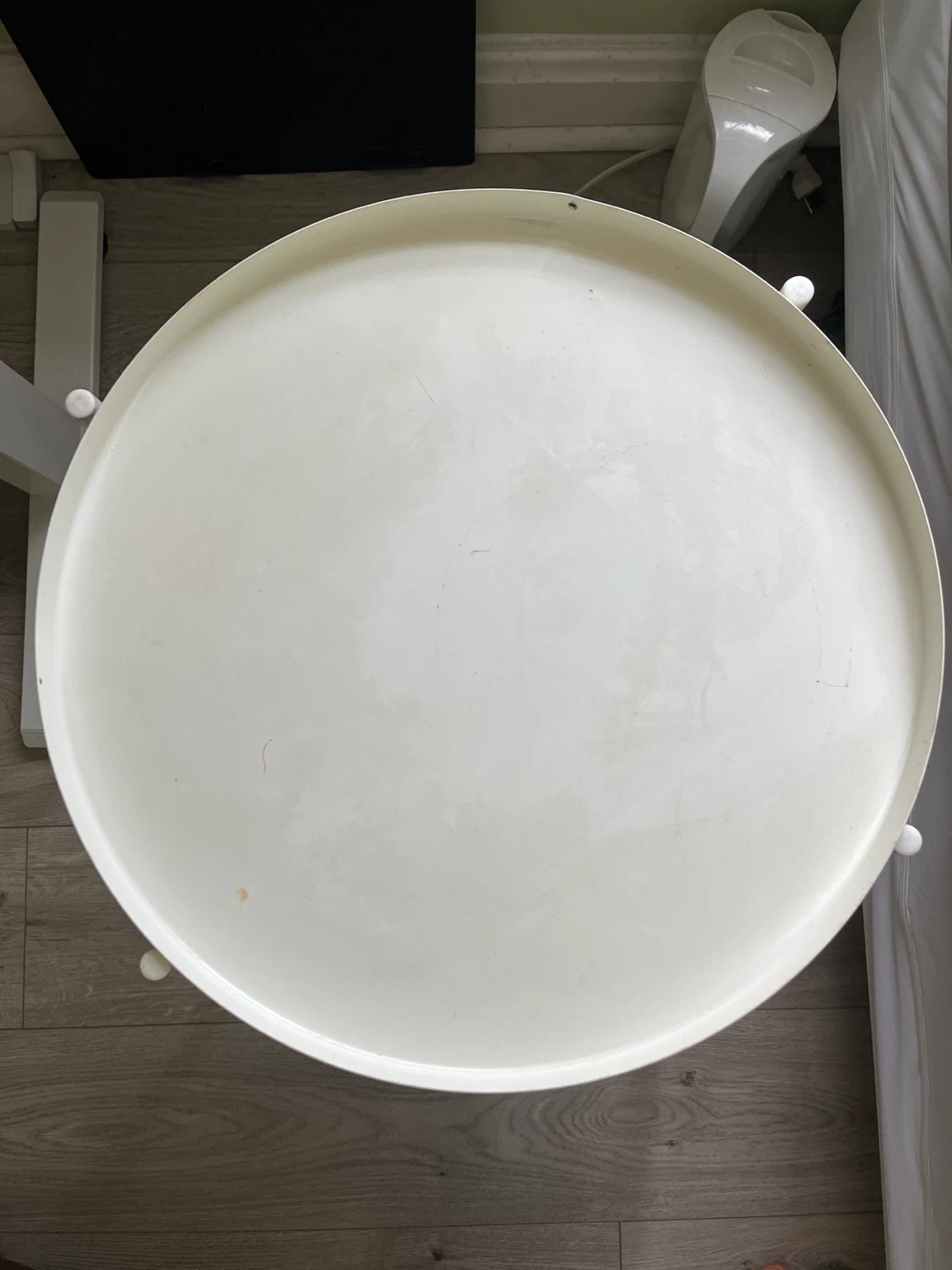 White Round Tray Table - photo 4