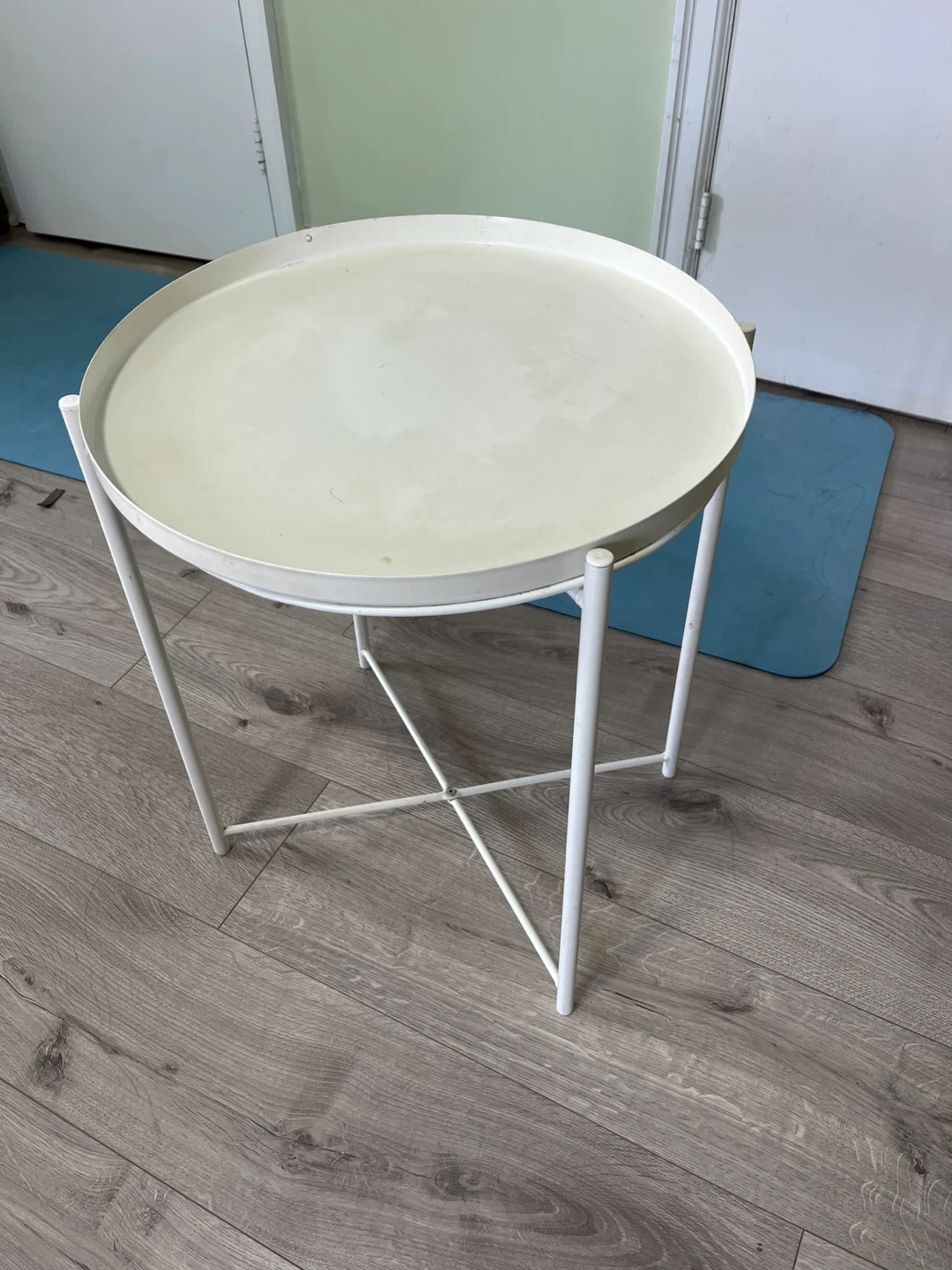 White Round Tray Table