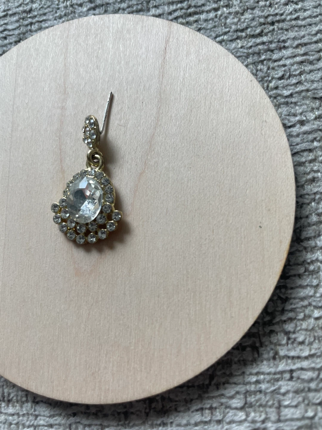 Gold-tone drop earring with clear stones - photo 3