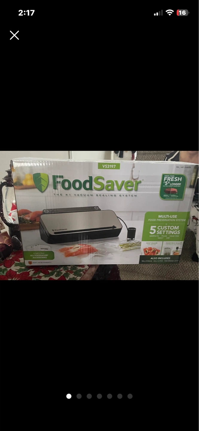 Brand New FoodSaver VS3197 Vacuum Sealer with Accessories - photo 2