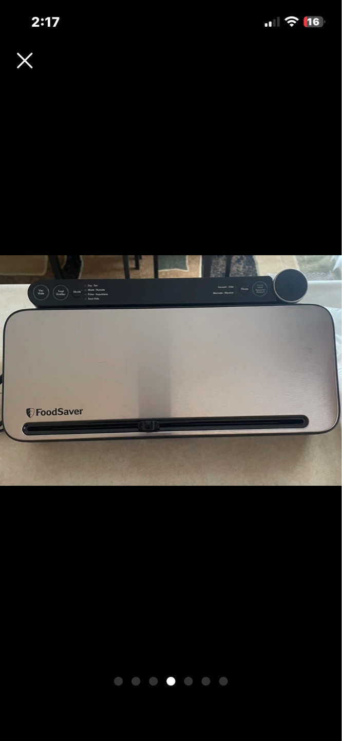 Brand New FoodSaver VS3197 Vacuum Sealer with Accessories