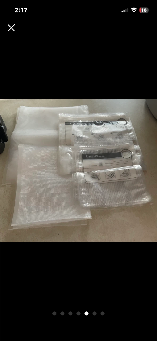 Brand New FoodSaver VS3197 Vacuum Sealer with Accessories - photo 4