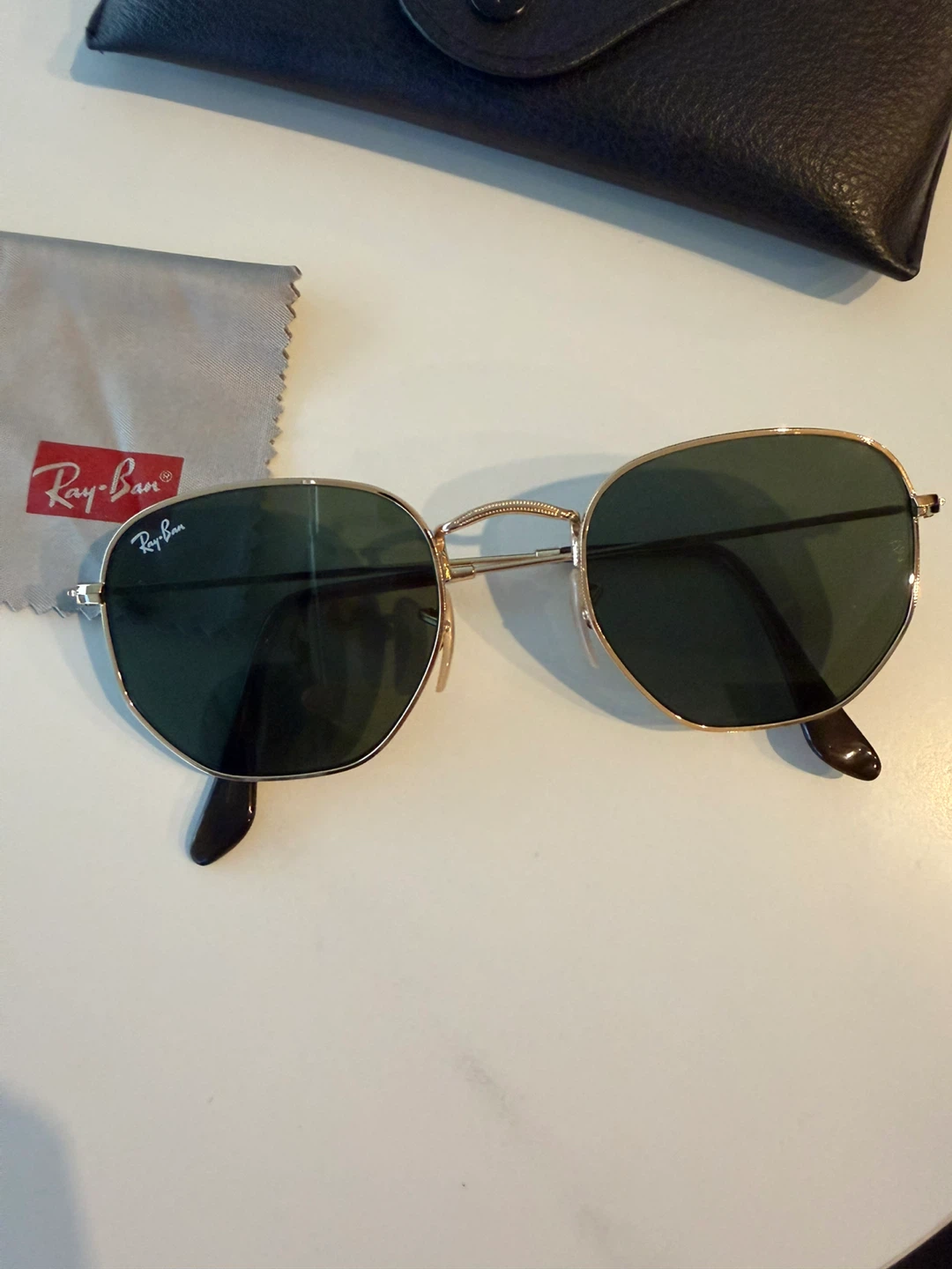 Ray-Ban Sunglasses with Case and Cleaning Cloth