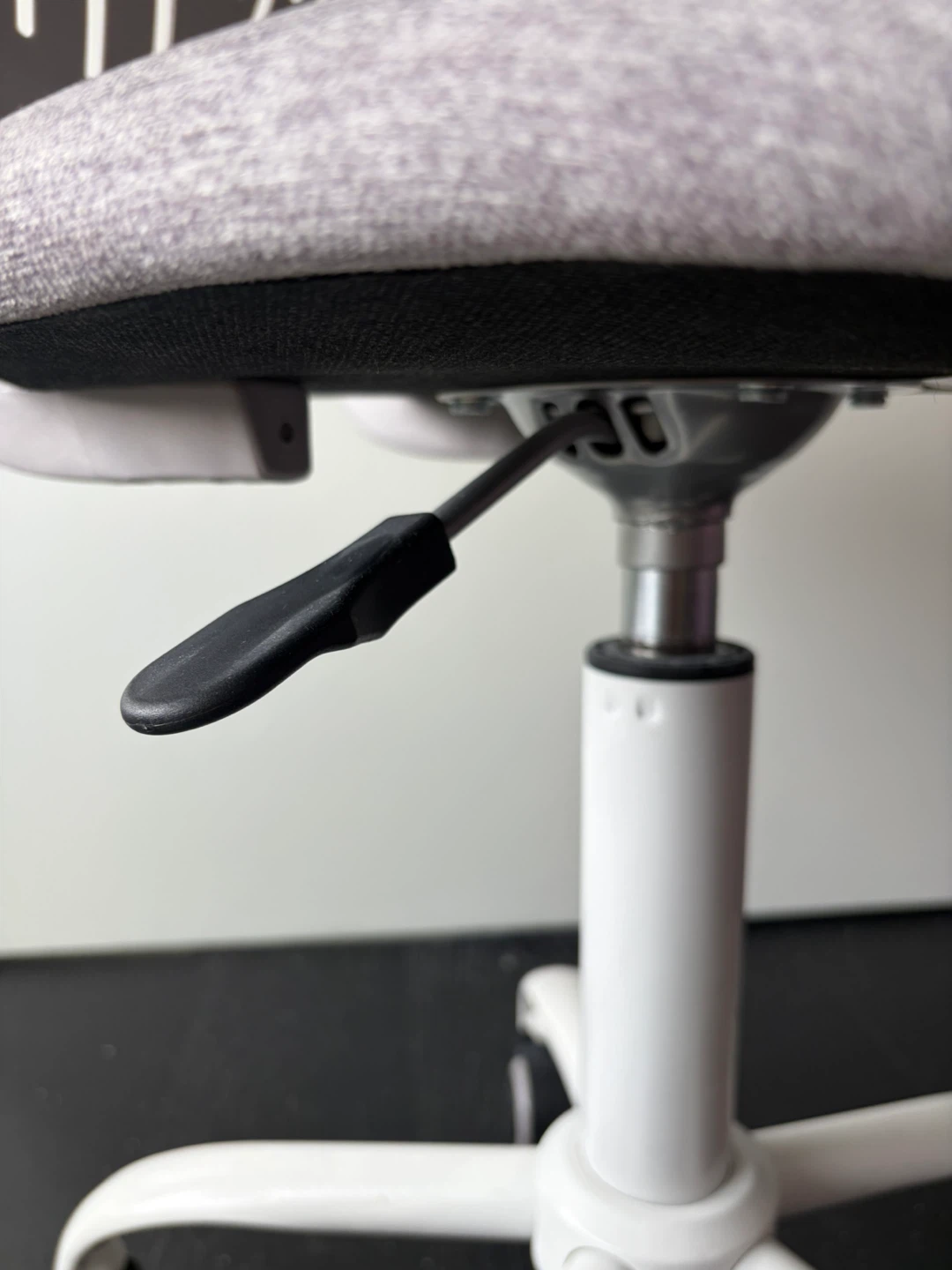 Modern Adjustable Desk Chair – Like New - photo 3