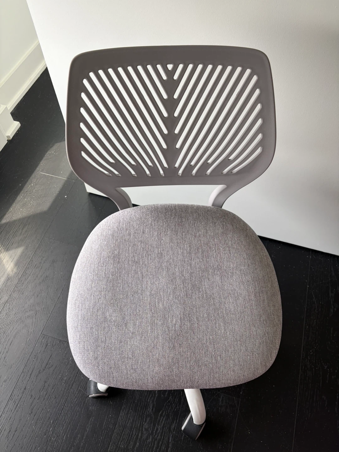 Modern Adjustable Desk Chair – Like New - photo 2