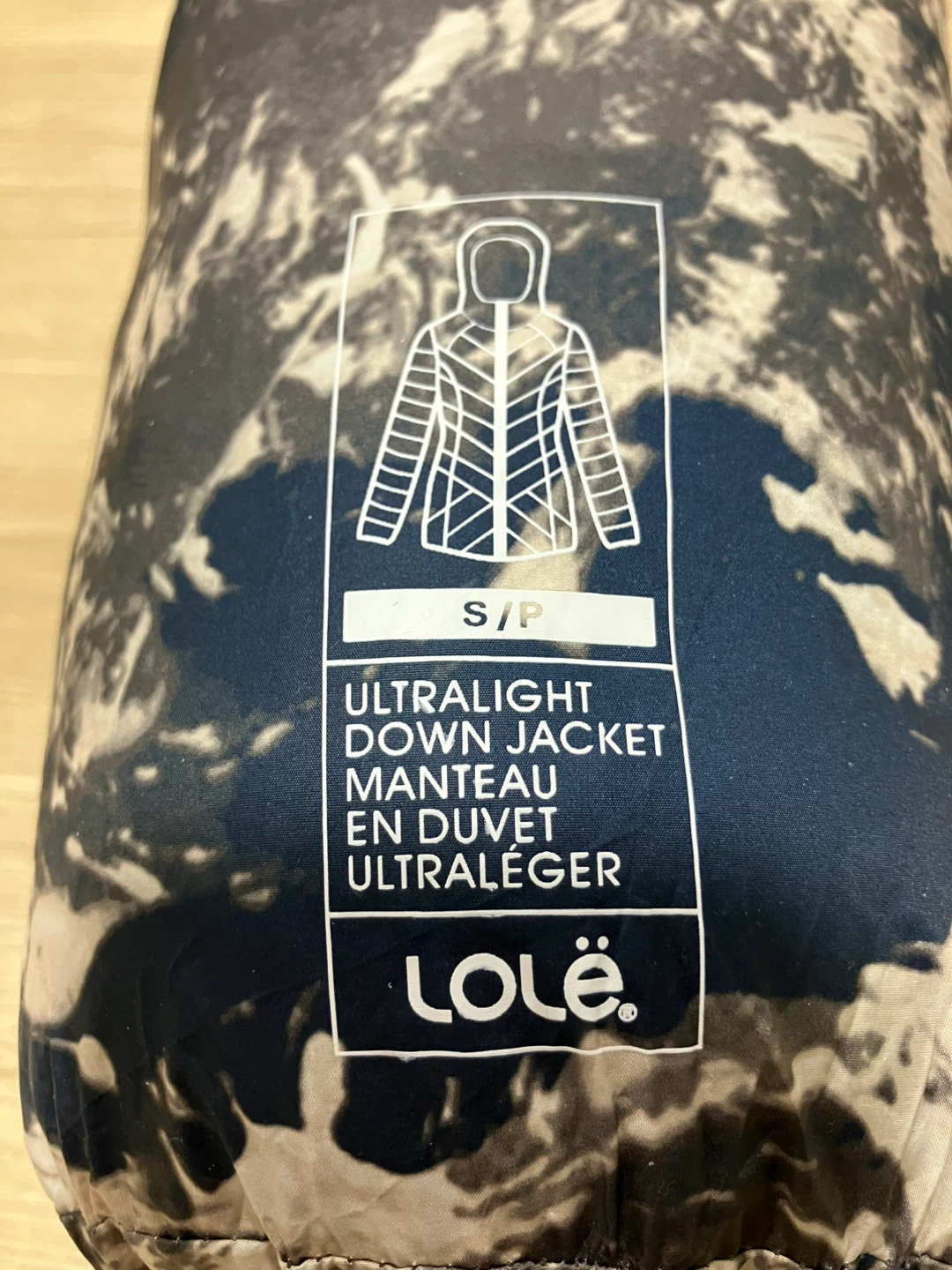 Thin puffer jacket coat garage sale - photo 3