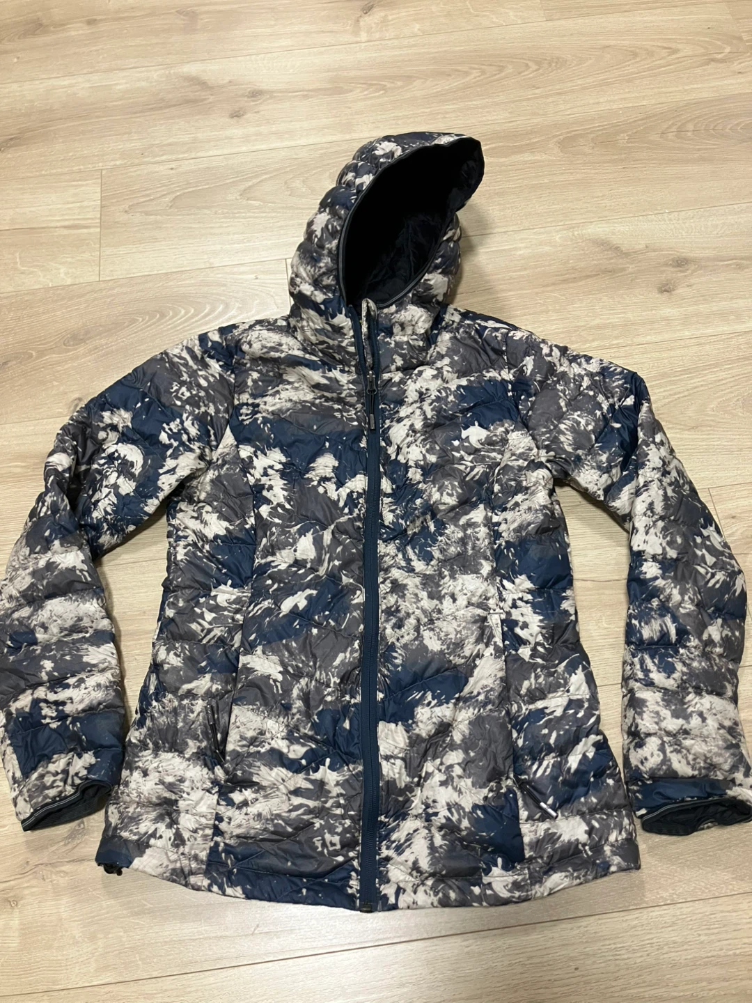 Thin puffer jacket coat garage sale