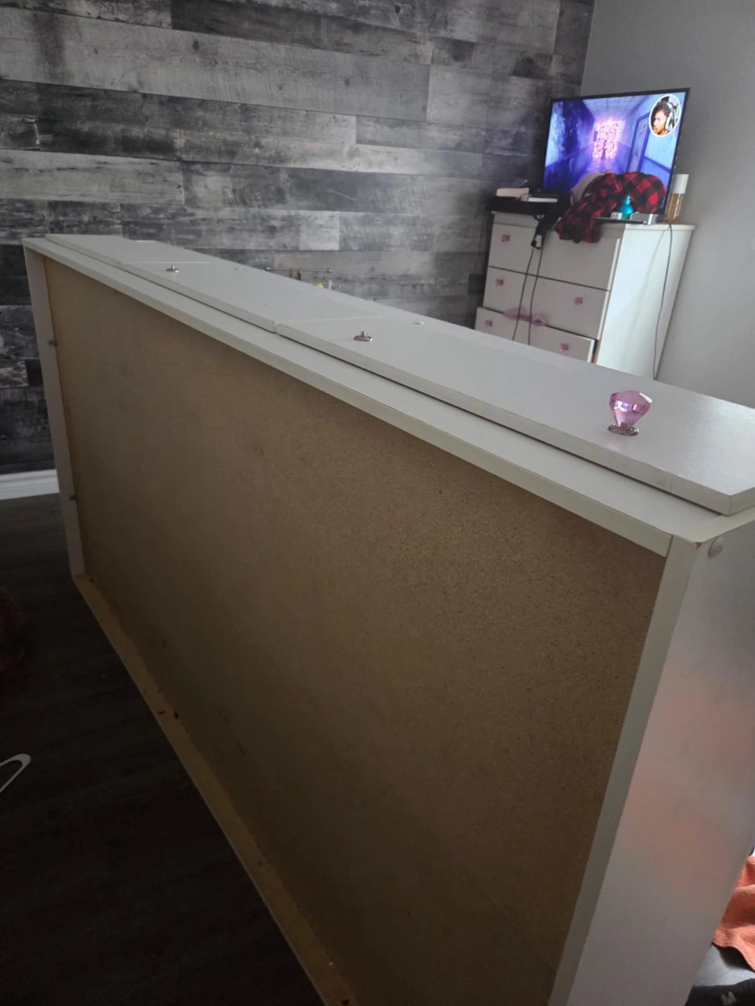 White 5-Drawer Dresser with Pink Crystal Knobs - photo 4