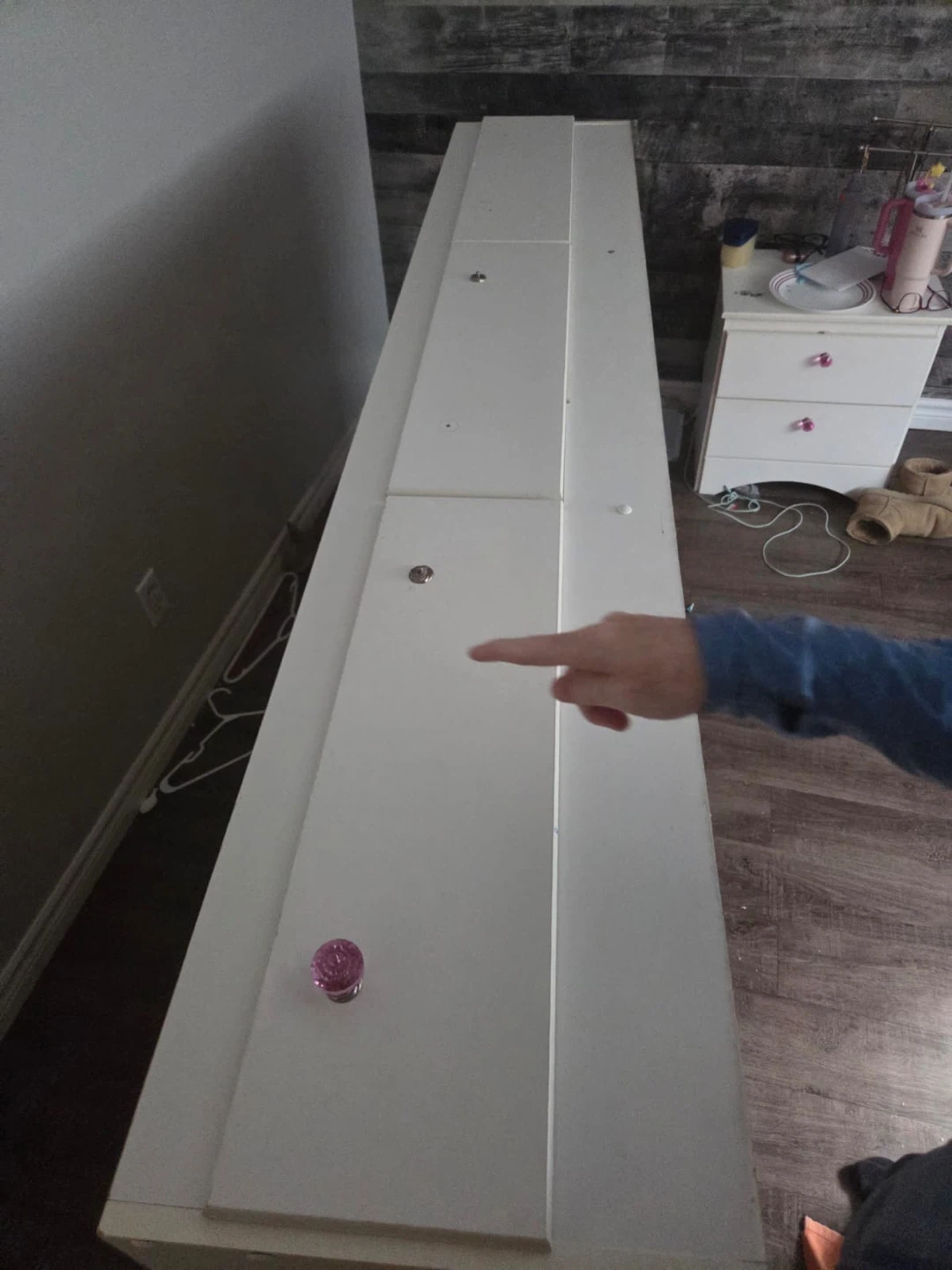 White 5-Drawer Dresser with Pink Crystal Knobs - photo 3